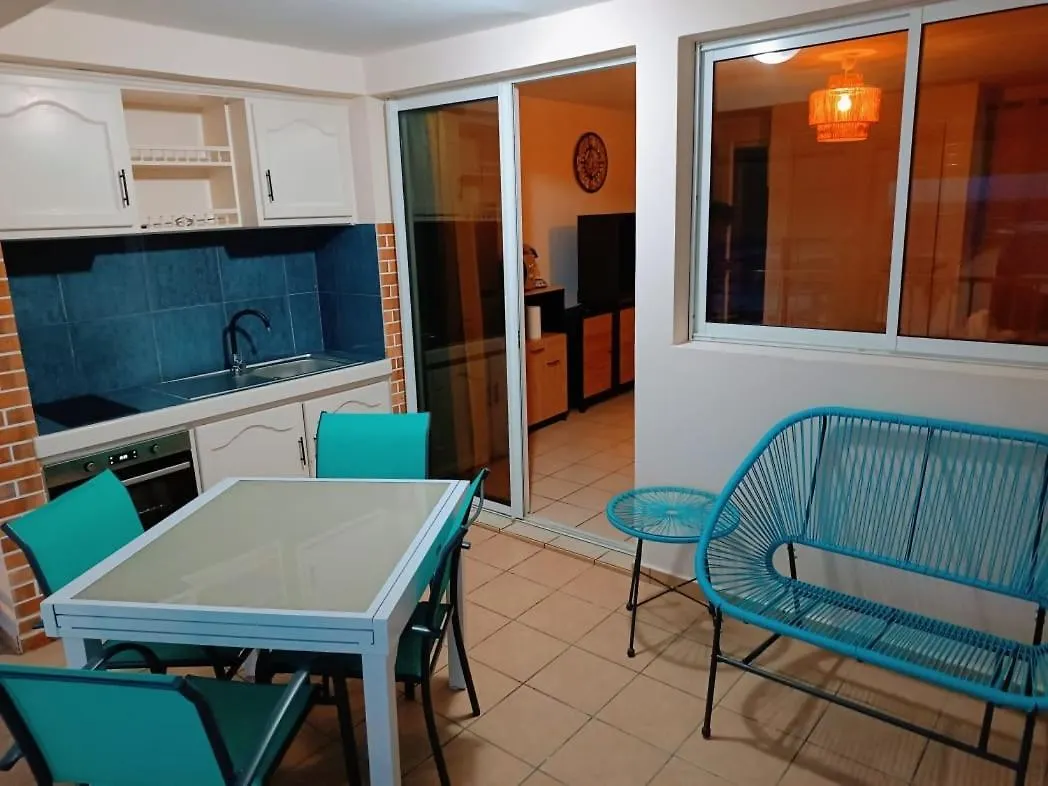 Cibuqueira Numero 5, Appartement En Centre Ville,Vue Sur Mer, Plage A Pied Le Moule 0*,