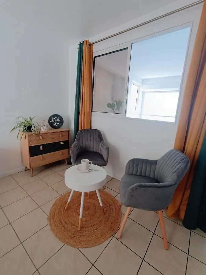 Cibuqueira Numero 5, Appartement En Centre Ville,Vue Sur Mer, Plage A Pied Le Moule